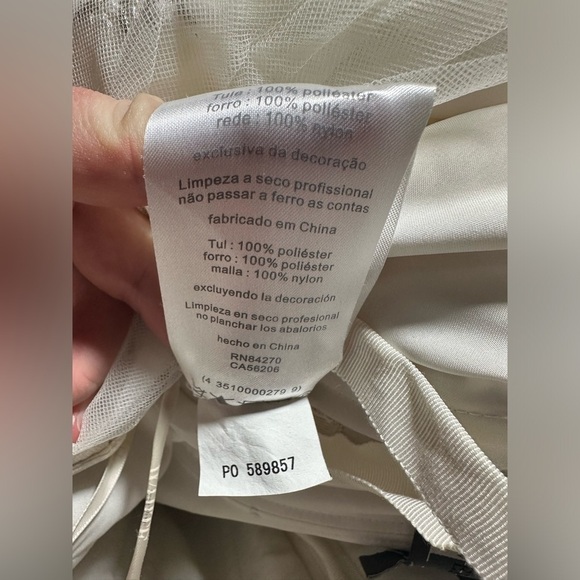 White by Vera Wang Wedding Dress 🌸Host Pick🌸 - Picture 8 of 8